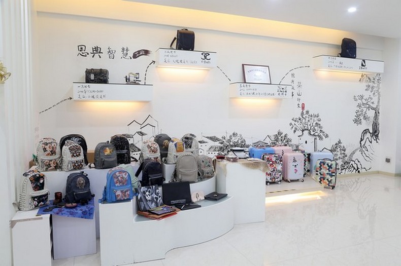 定制休闲背包,箱包厂家,礼品背包厂家,背包工厂,电脑背包厂家